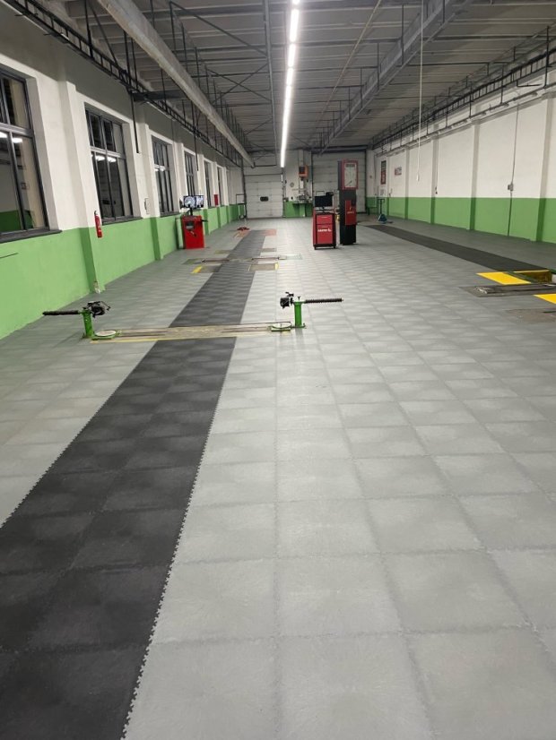 PVC dlažba Mosolut Machine Industrial+, diamant, čierna