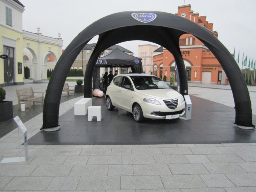 Vonkajšia plastová dlažba Mosolut Event, plná, čierna