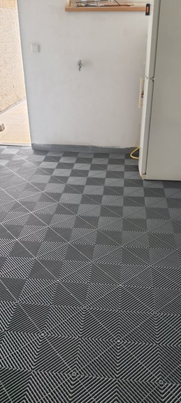 Mosolut AERO plastic floor tiles, black