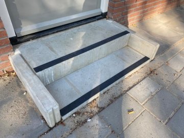 Antirutschbänder für Treppen, Böden und Rampen