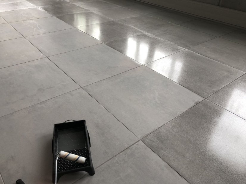 Priehľadný protišmykový náter SaniGrip - DIY set na 2 m²