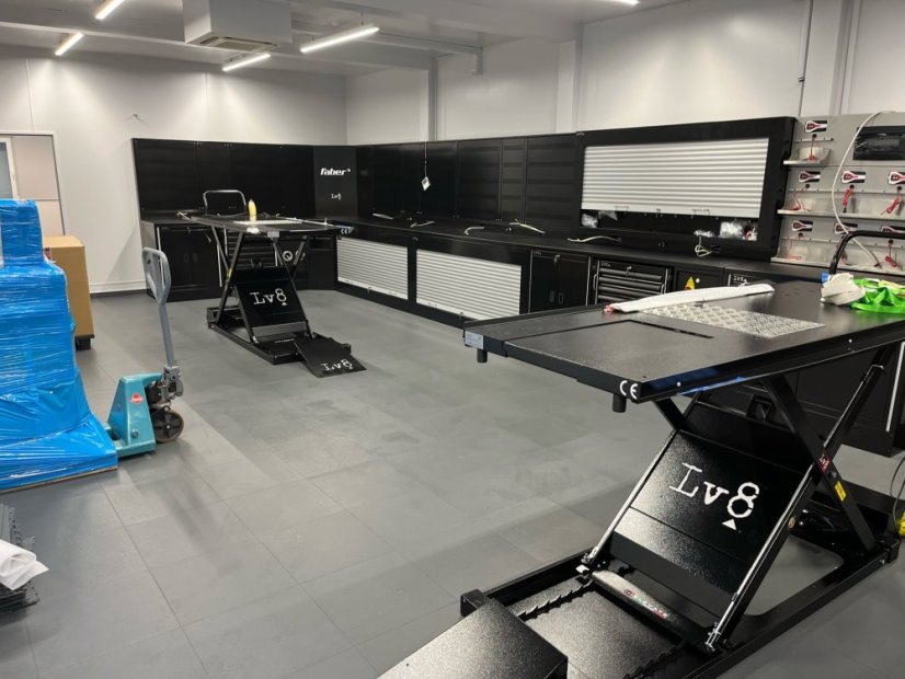 Mosolut Machine Commercial HL Invisible PVC Tile, ECO Grey