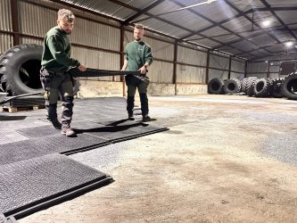 24 ton nových podláh, 4 dni práce, bez prerušenia prevádzky
