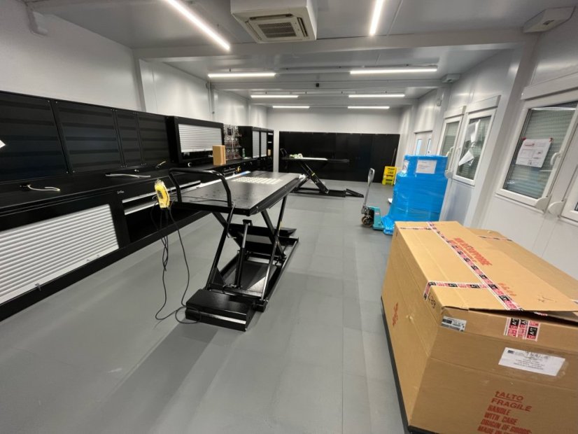 Mosolut Machine Commercial HL Invisible PVC Tile, ECO Grey