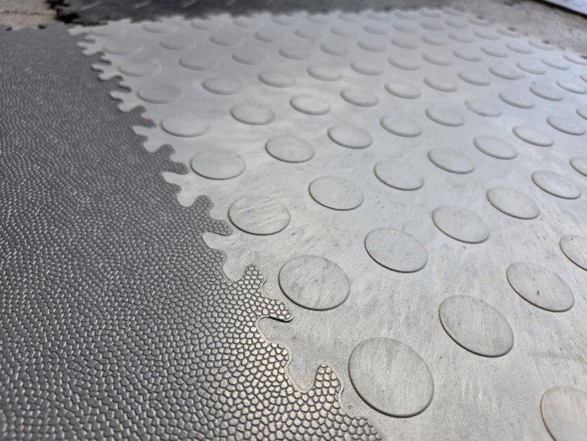 PVC dlažba Mosolut Machine Industrial+, ECO šedá - Dezén: Hladký